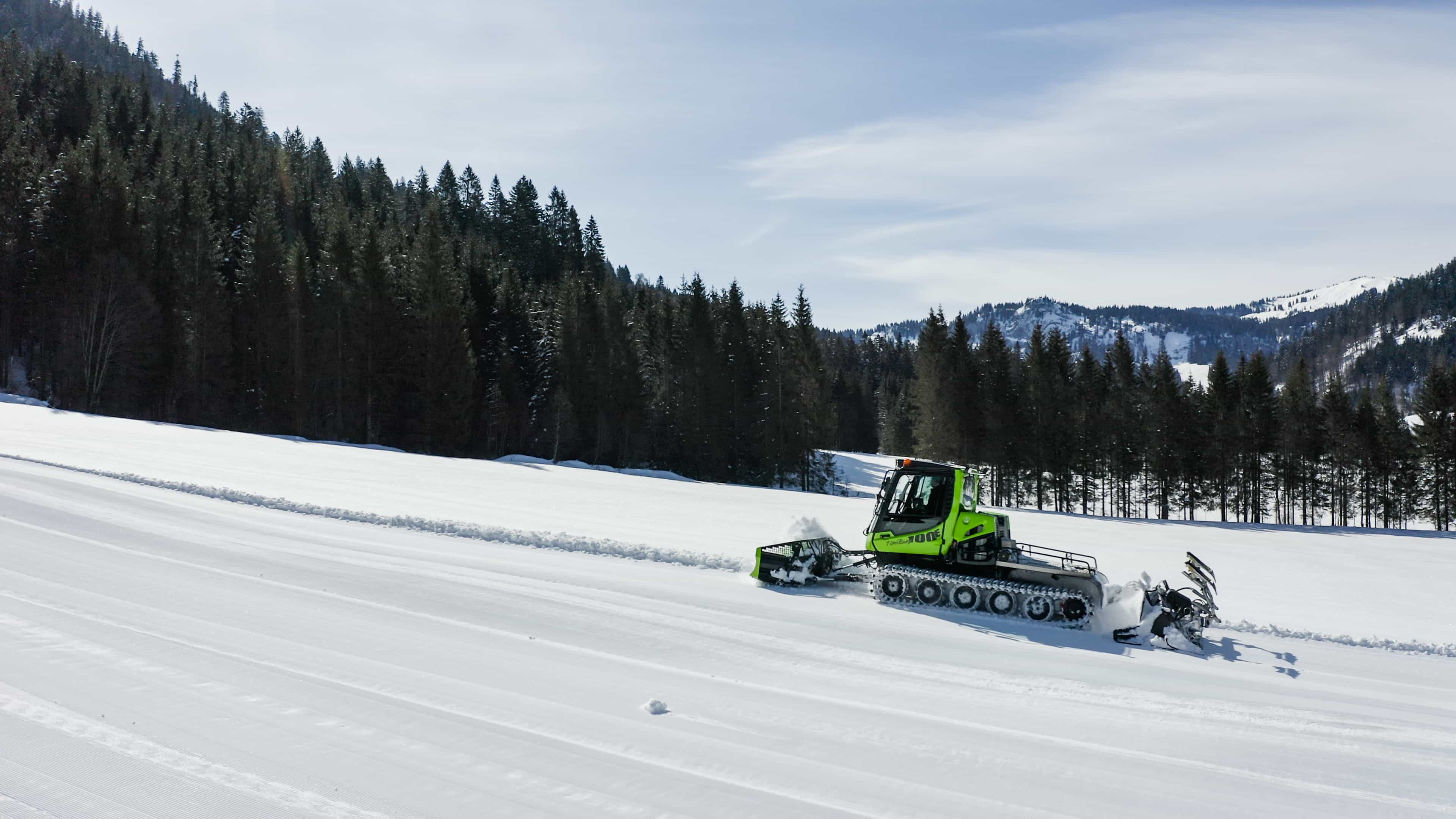 PistenBully 100 E Snow groomers Home PistenBully